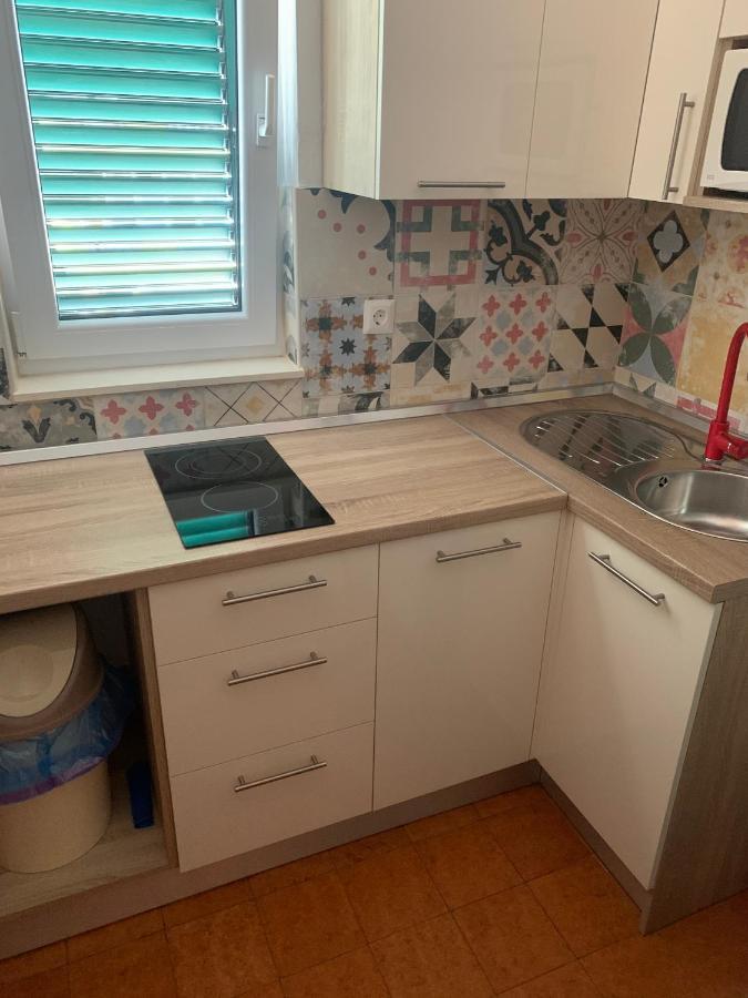 Apartmani Adriatic Ana Novalja Ngoại thất bức ảnh