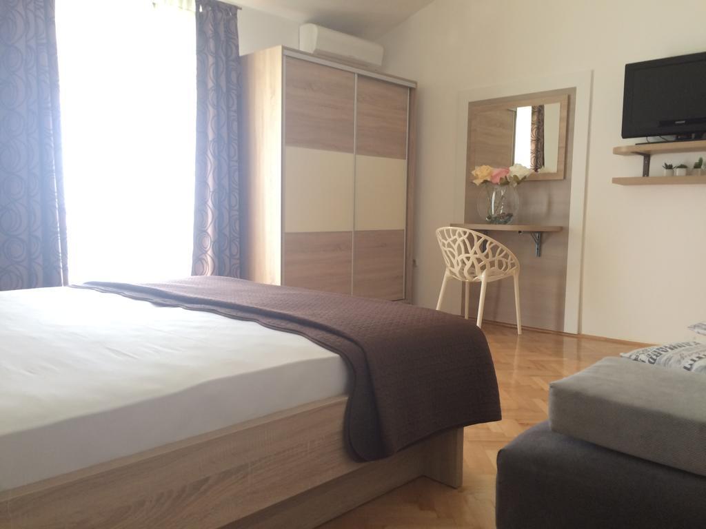 Apartmani Adriatic Ana Novalja Ngoại thất bức ảnh
