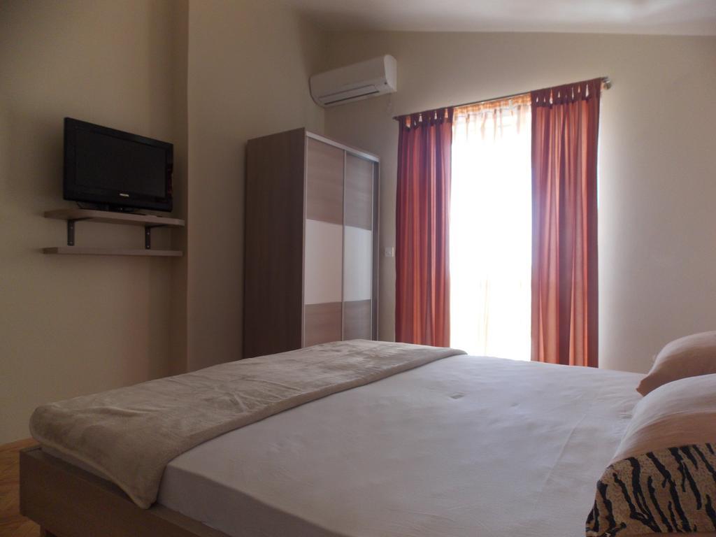 Apartmani Adriatic Ana Novalja Ngoại thất bức ảnh
