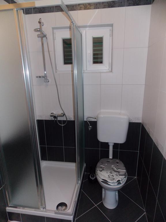 Apartmani Adriatic Ana Novalja Ngoại thất bức ảnh