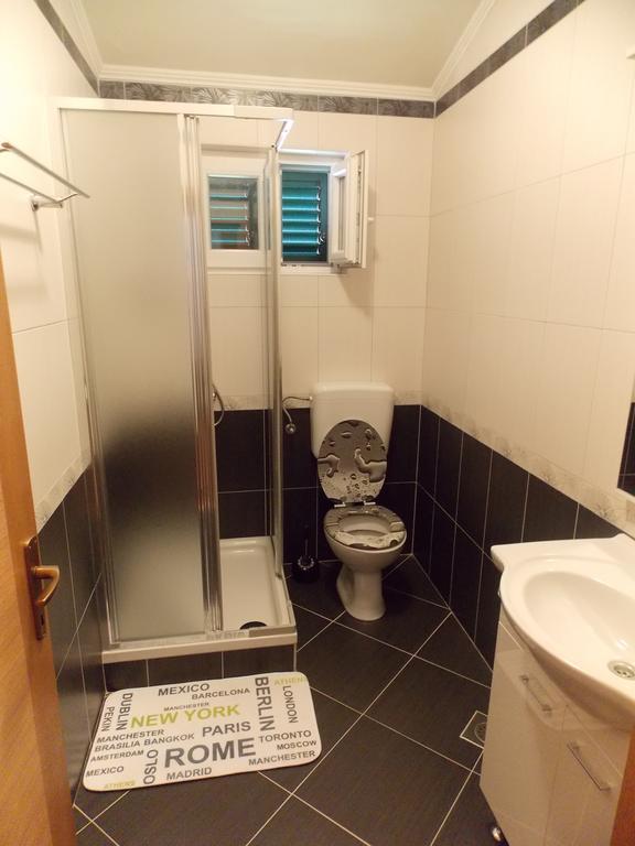 Apartmani Adriatic Ana Novalja Ngoại thất bức ảnh
