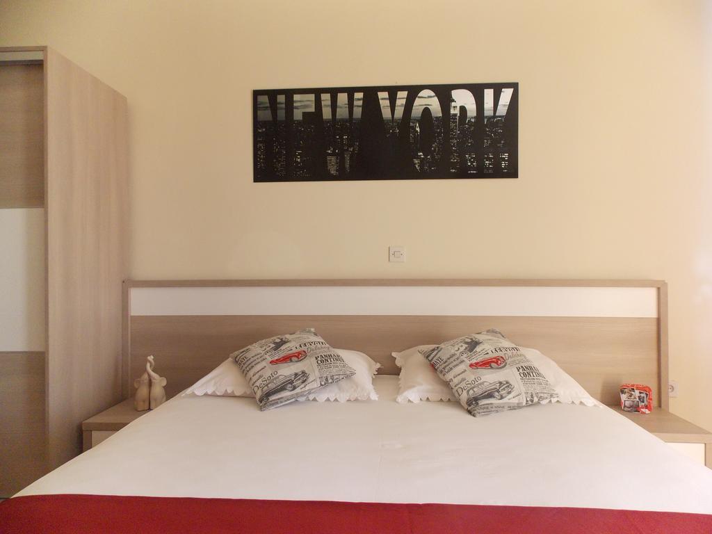 Apartmani Adriatic Ana Novalja Ngoại thất bức ảnh