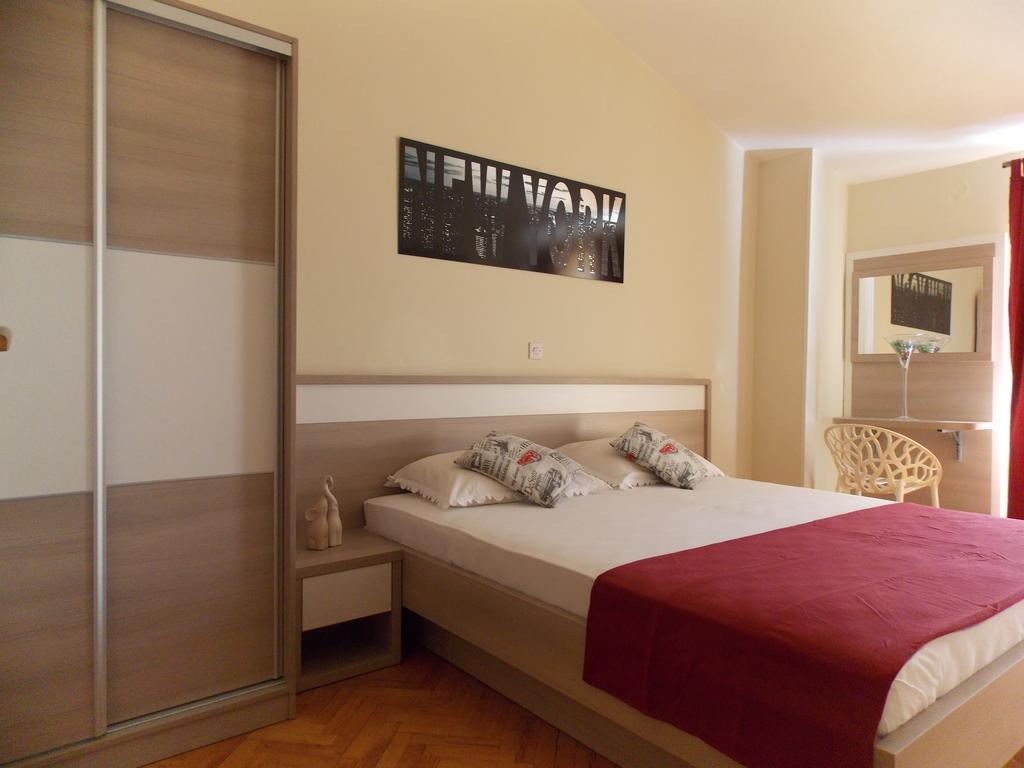 Apartmani Adriatic Ana Novalja Ngoại thất bức ảnh