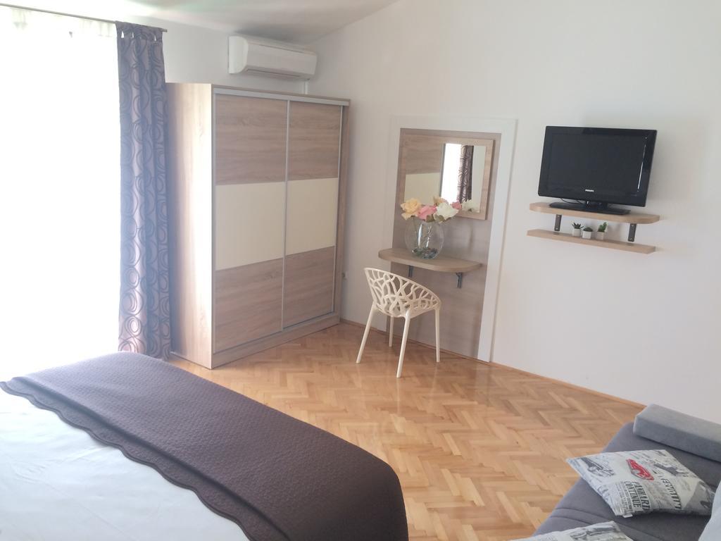 Apartmani Adriatic Ana Novalja Ngoại thất bức ảnh