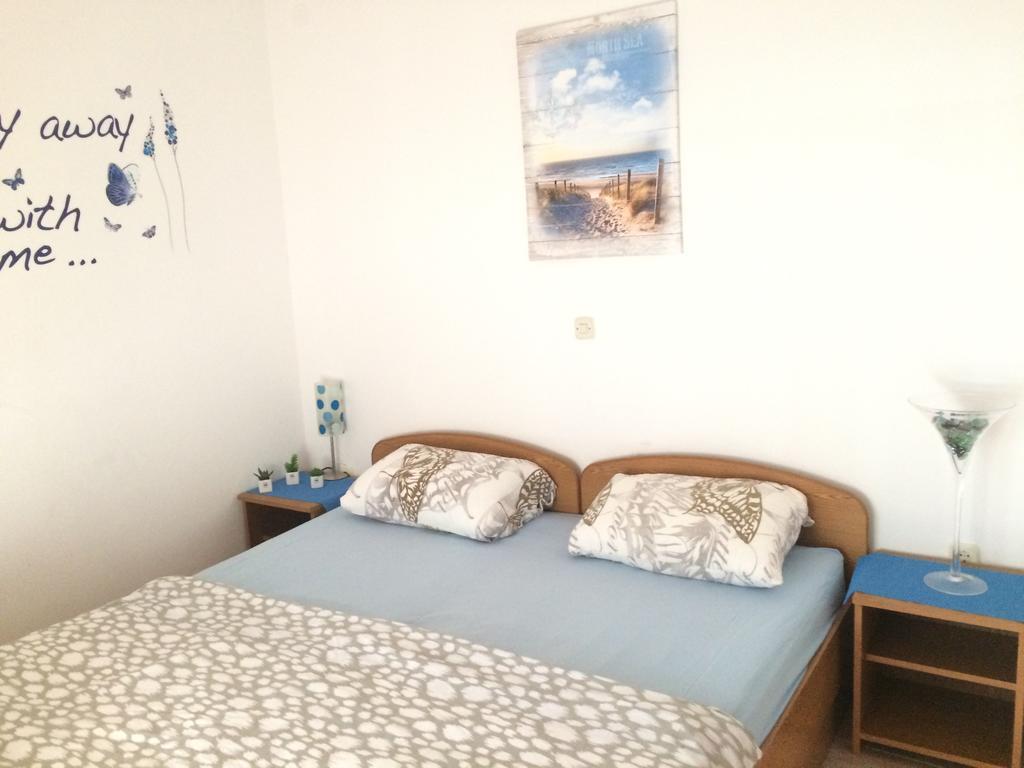 Apartmani Adriatic Ana Novalja Ngoại thất bức ảnh