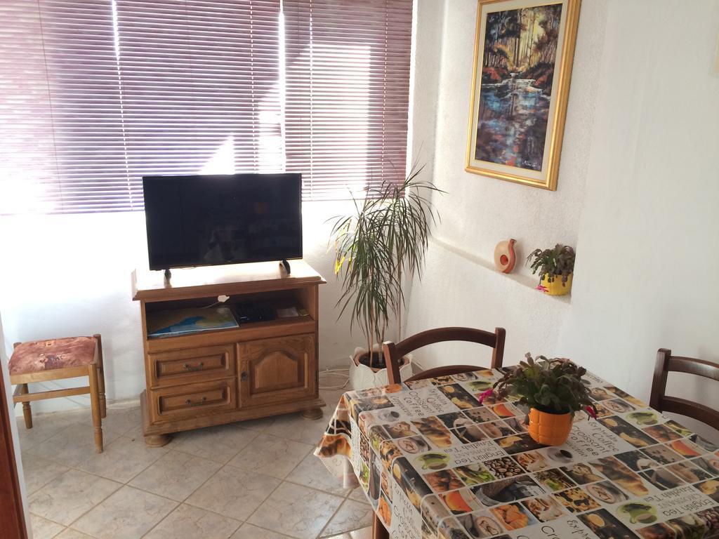 Apartmani Adriatic Ana Novalja Ngoại thất bức ảnh