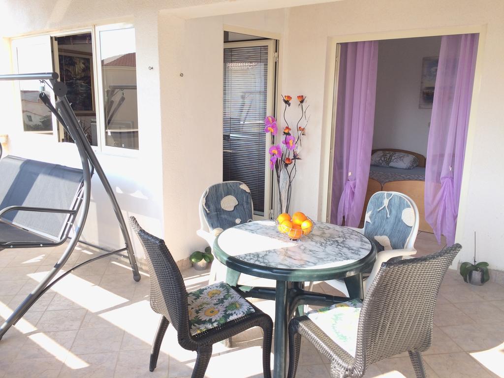 Apartmani Adriatic Ana Novalja Ngoại thất bức ảnh