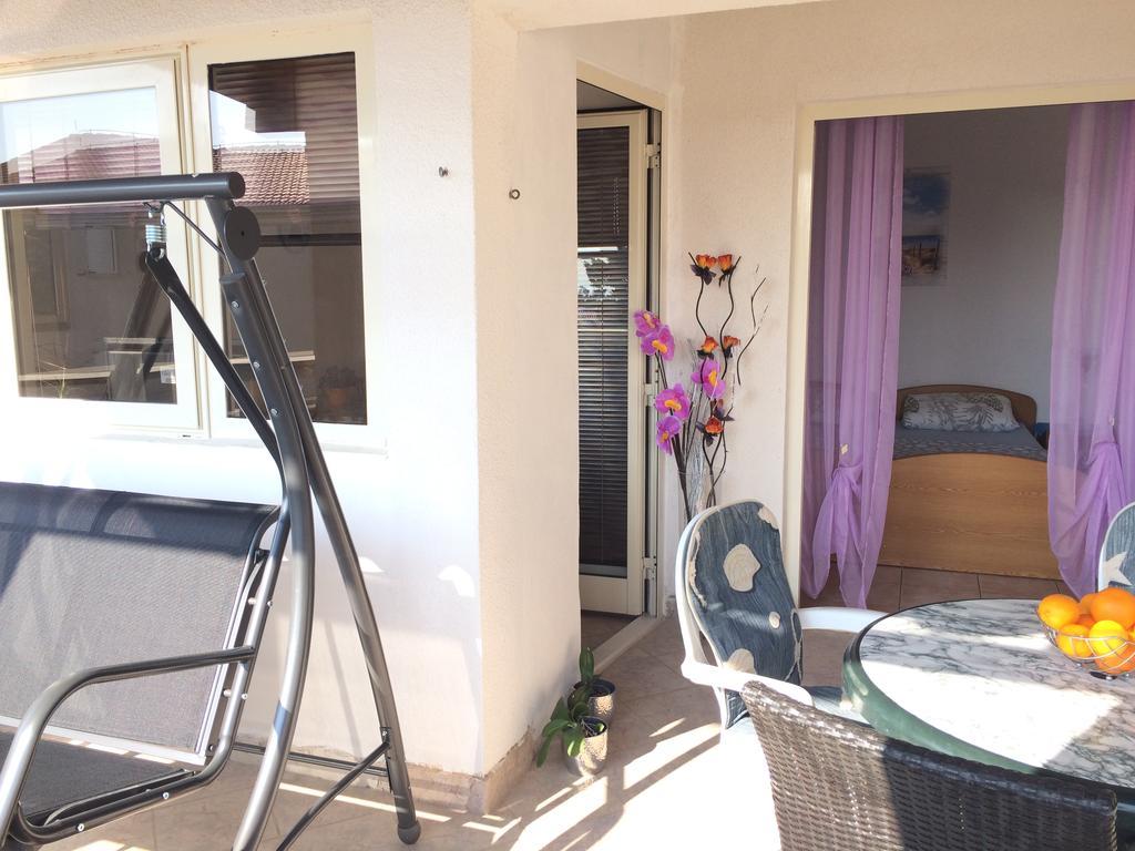 Apartmani Adriatic Ana Novalja Ngoại thất bức ảnh