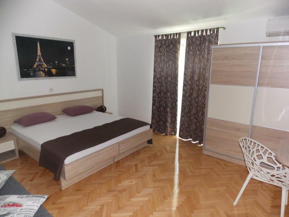 Apartmani Adriatic Ana Novalja Ngoại thất bức ảnh