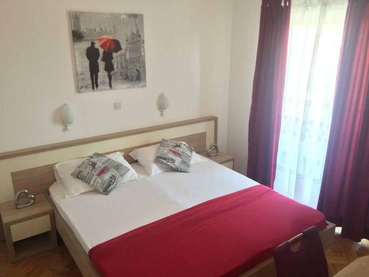 Apartmani Adriatic Ana Novalja Ngoại thất bức ảnh