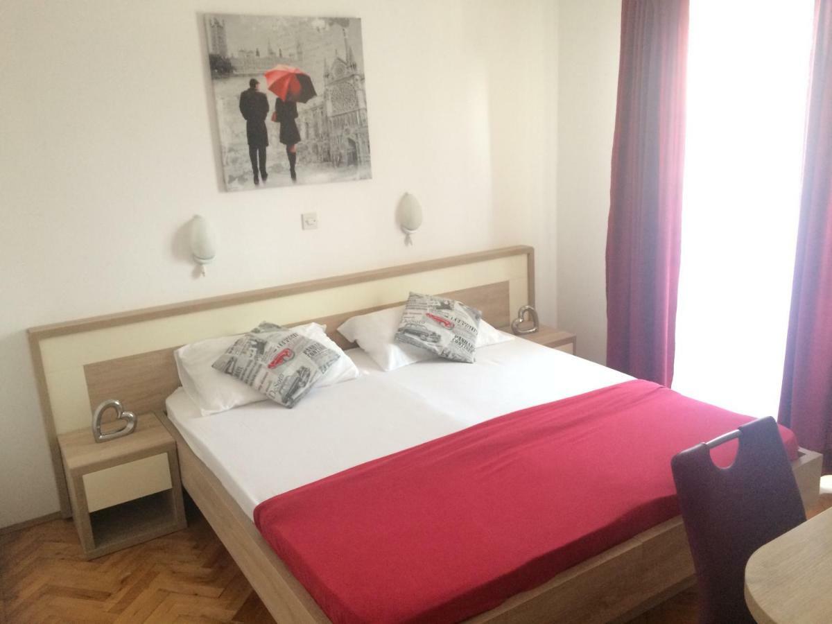 Apartmani Adriatic Ana Novalja Ngoại thất bức ảnh